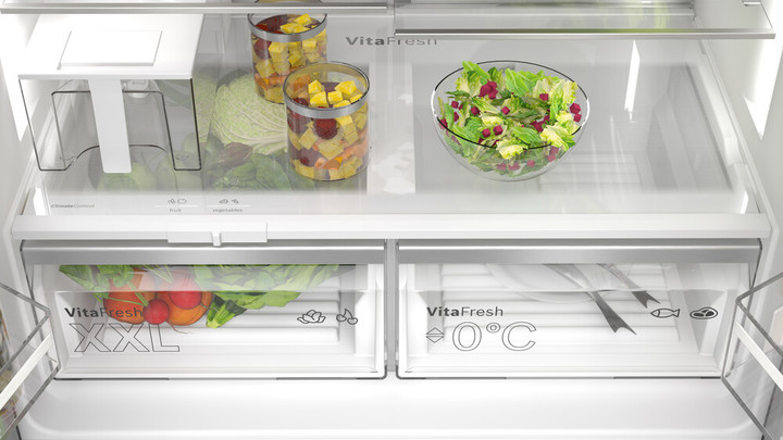 Bosch series 6  605l black inox cross door fridge  freezer with icewater tank %284%29